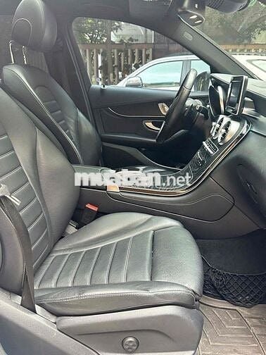Mercedes Benz GLC300 4Matic model 2018