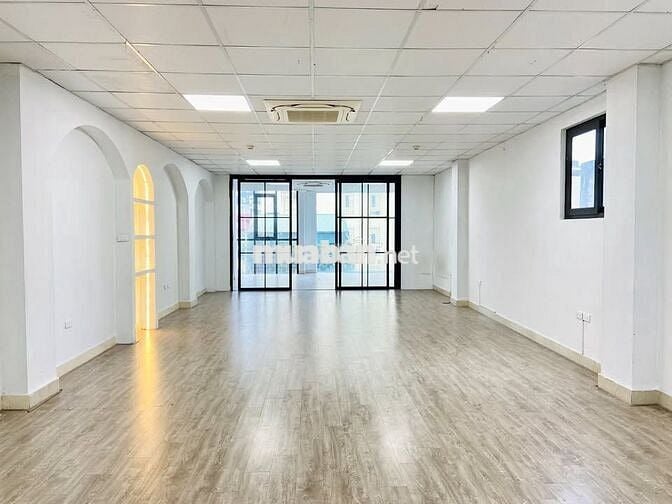 Cho thuê văn phòng tại đường Hào Nam sàn 50m2 đẹp rực rỡ  thoáng