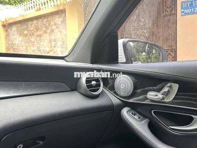 Mercedes Benz GLC300 4Matic model 2018