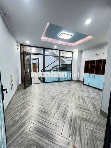 Bán nhà 1 trệt , 2 lầu , mặt tiền đường Nguyễn Văn Trỗi 5×25 tc 100m