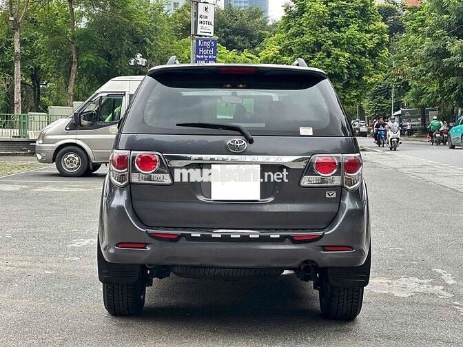 Toyota Fortuner 2.7V 4x2 model 2016 màu xám đẹp