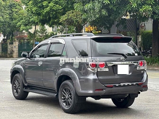 Toyota Fortuner 2.7V 4x2 model 2016 màu xám đẹp
