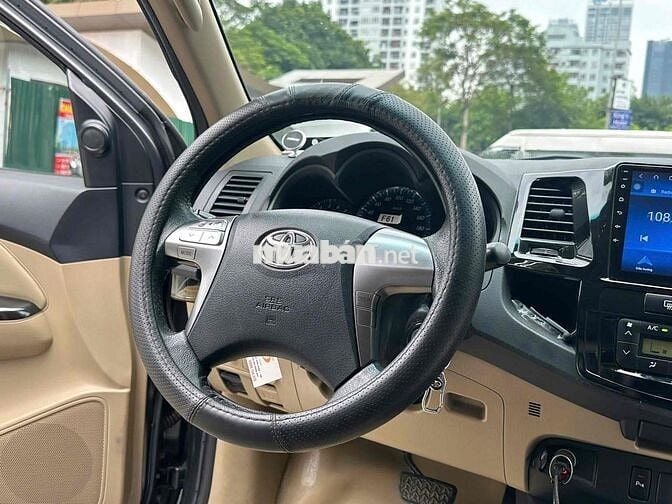 Toyota Fortuner 2.7V 4x2 model 2016 màu xám đẹp