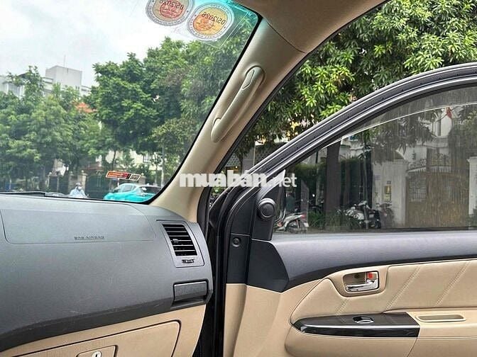 Toyota Fortuner 2.7V 4x2 model 2016 màu xám đẹp