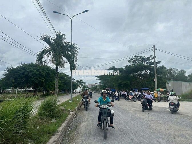 Đất mt đối diện trường học cấp 1-2