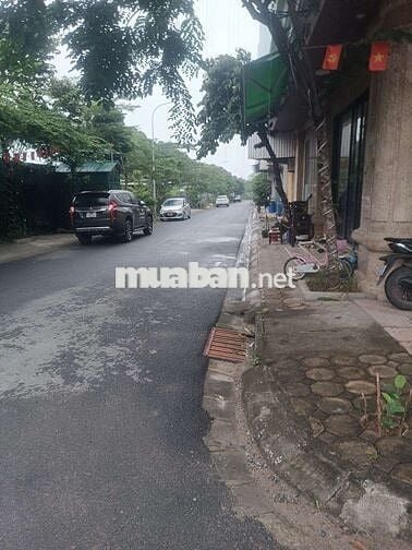 Bán đất tặng nhà cấp 4 lô góc Đại Mỗ,ôtô tránh 52m- 10,8 tỷ