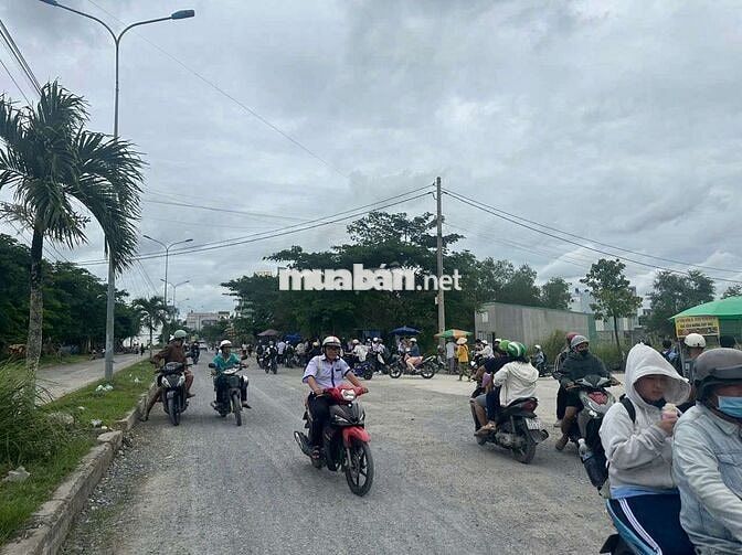 Đất mt đối diện trường học cấp 1-2