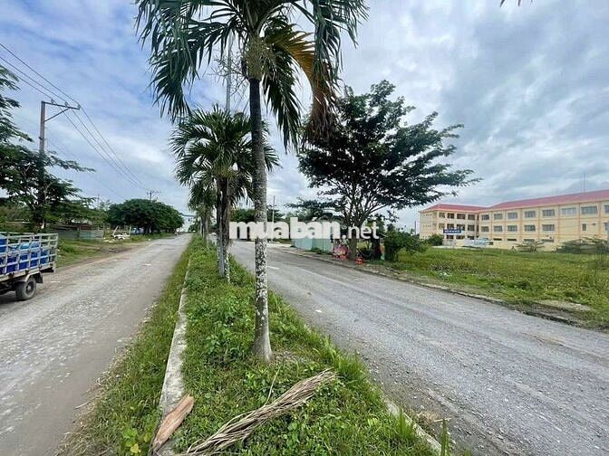 Đất mt đối diện trường học cấp 1-2
