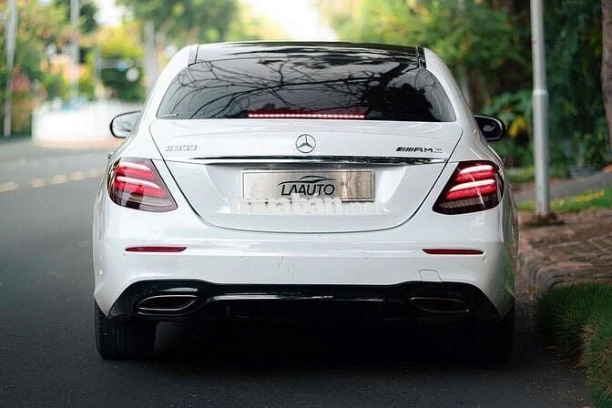 Mercedes E200 Sport đklđ 2020- trả trước 350Tr