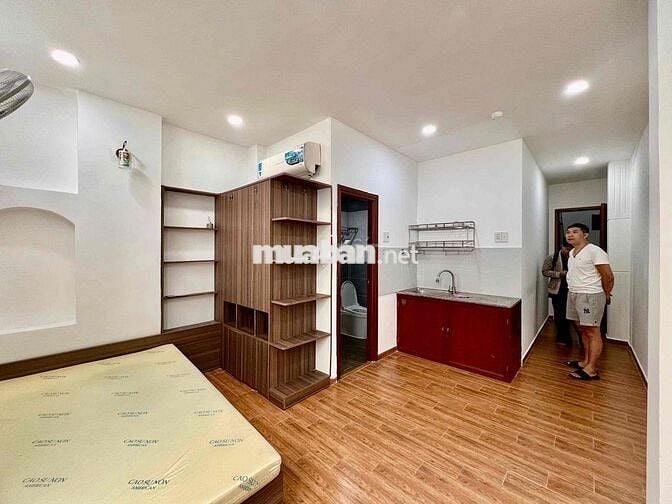 CHO THUÊ CĂN HỘ NGAY CV LÊ THỊ RIÊNG CÓ CỬA SỔ LỚN PHÒNG MỚI