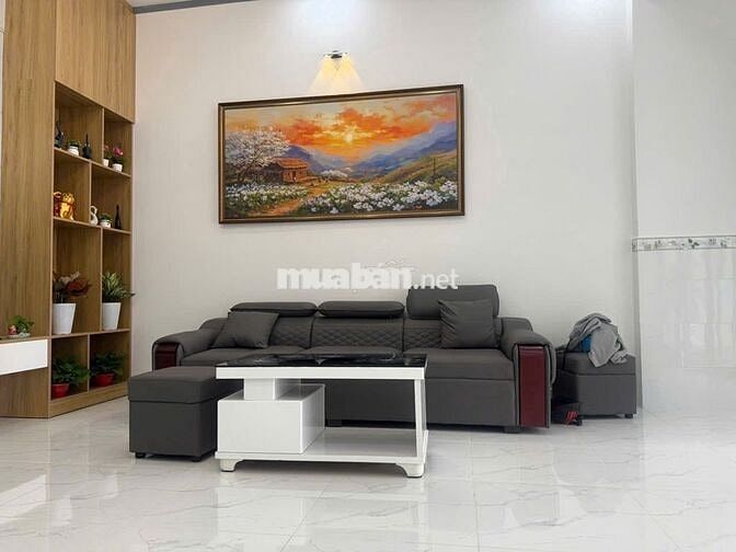 Bán nhà mới mua cho người nhà từ nước ngoài về ở nhưng chưa về được