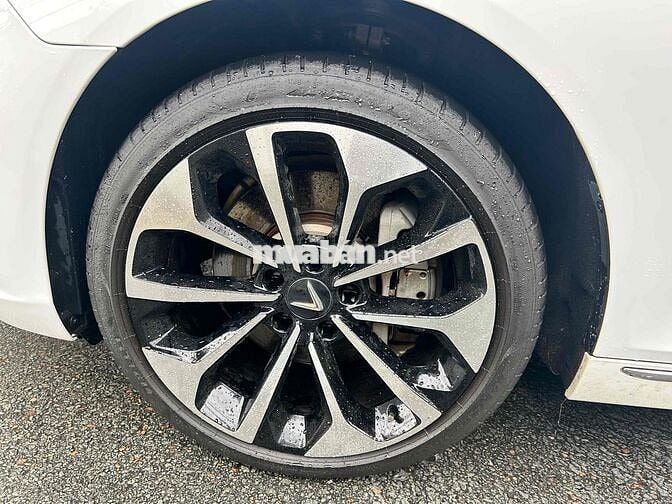 VinFast Lux A2.0 Premium 2022 - 52000 km
