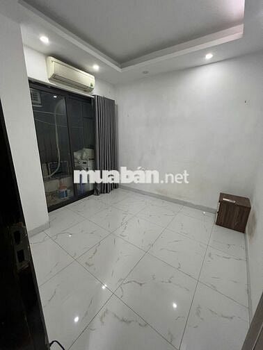 CHO THUÊ CHUNG CƯ PHỐ CHÙA QUỲNH, 2 NGỦ. 1 KHÁCH, FULL ĐỒ.