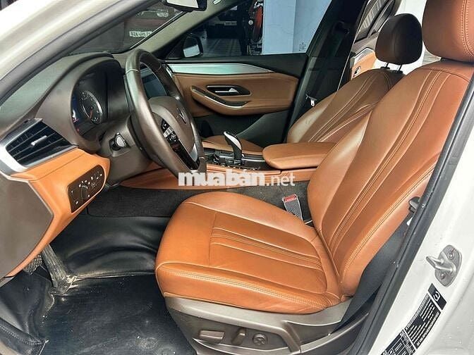 VinFast Lux A2.0 Premium 2022 - 52000 km