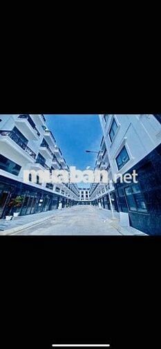 Nhà Mới Xây DT 250m2 1Trệt 1Lửng 3Lầu 4Pn 4Wc 1/ Tô Ngọc Vân Sân Thượg