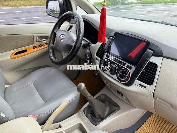 Toyota Innova 2008 G - 26000 km