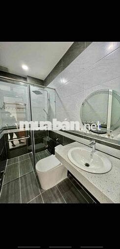Nhà Mới Xây DT 250m2 1Trệt 1Lửng 3Lầu 4Pn 4Wc 1/ Tô Ngọc Vân Sân Thượg