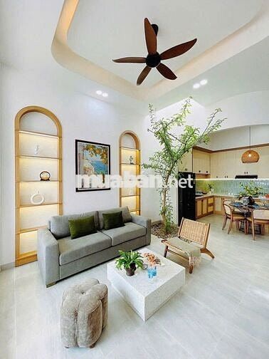 (CHỈ HƠN 2 TỶ)BÁN NHÀ MỚI 100% –GẦN TRUNG TÂM–FULL NỘI THẤT VIEW ĐẸP