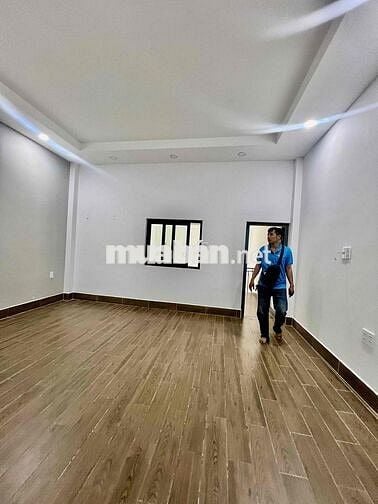 Nhà Mới Xây DT 5x20 1Trệt 1Lửng 3Pn 3Wc Hẻm Xe Tải Đậu Cửa Vỉa Hè