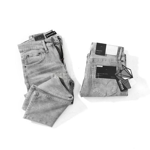 Quần jean Defoxx ống suông co giãn nhẹ xám trắng wash 250910