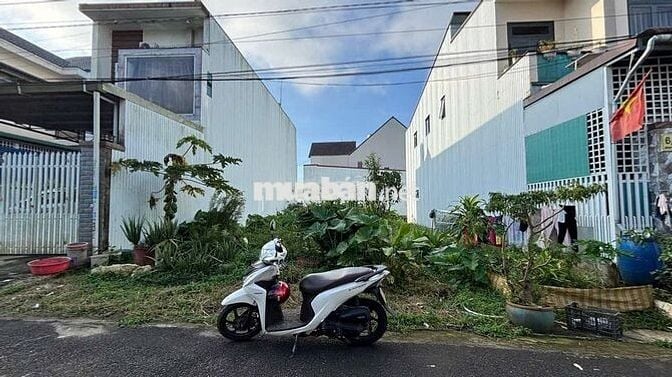 Chủ bán ngộp lô đất 2400m2 giá 690tr