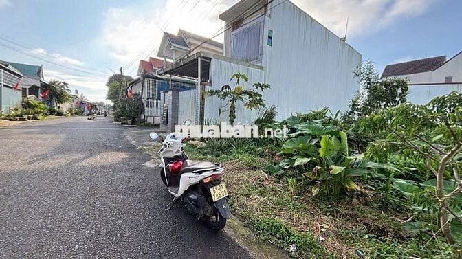 Chủ bán ngộp lô đất 2400m2 giá 690tr