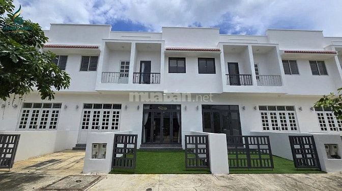 Nhà phố Phước Đông New City 3 phòng ngủ 2 wc