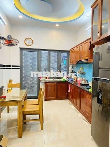🏘️ Nhà 2 Lầu 3 phòng mới keng,sân thượng, hẻm xe hơi thông, T,Chánh