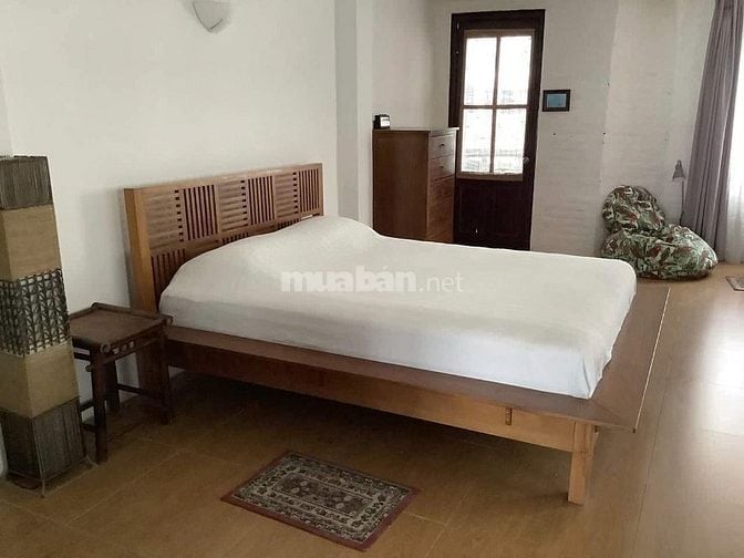 Cho thuê căn hộ 110 m2, số 180 Trấn Vũ, phường Trúc Bạch, Ba Đình