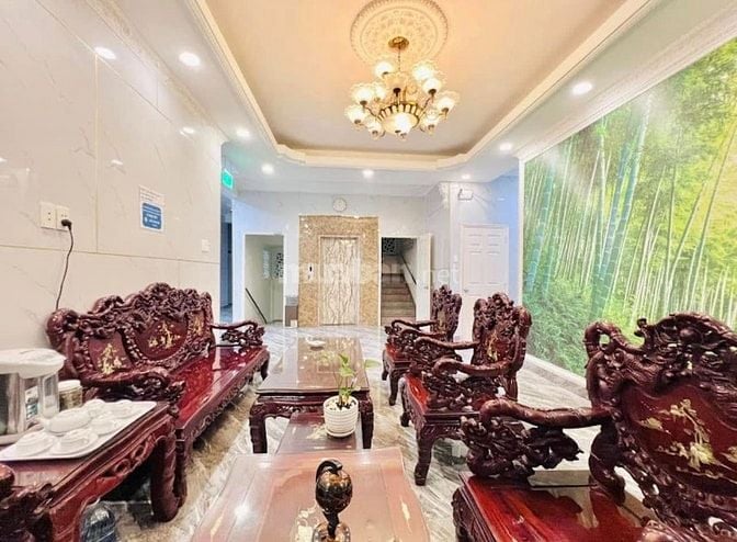 Bán khách sạn khu Tên Lửa, 20 x 20m, 5.5 tấm, 62 tỷ đối diện công viên