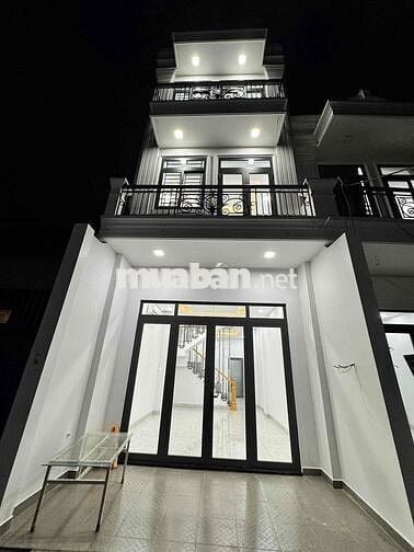 Nhà mặt tiền hẻm 11m, 4 phòng ngủ, 3 tầng, đường TX52, Q12