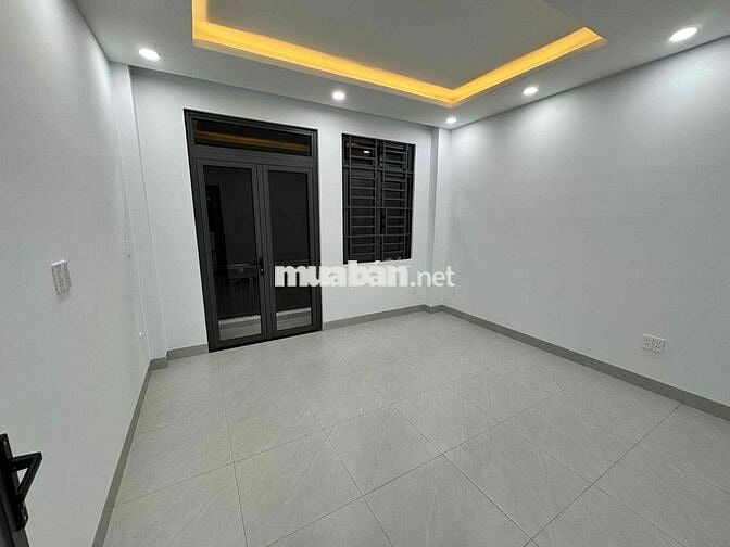 Nhà mặt tiền hẻm 11m, 4 phòng ngủ, 3 tầng, đường TX52, Q12