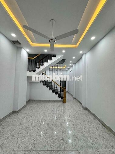 Nhà mặt tiền hẻm 11m, 4 phòng ngủ, 3 tầng, đường TX52, Q12