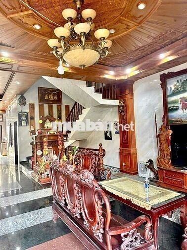 Cho Thuê Biệt Thự Giáp Tên Lửa Dt 13x20. Sẵn nội thất giá 40 Tr