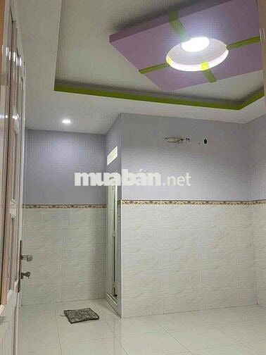 Nhà 3 tầng, mới xây rất đẹp, toàn bộ thiết bị cao cấp , cửa cuốn