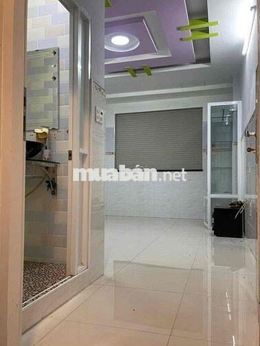 Nhà 3 tầng, mới xây rất đẹp, toàn bộ thiết bị cao cấp , cửa cuốn