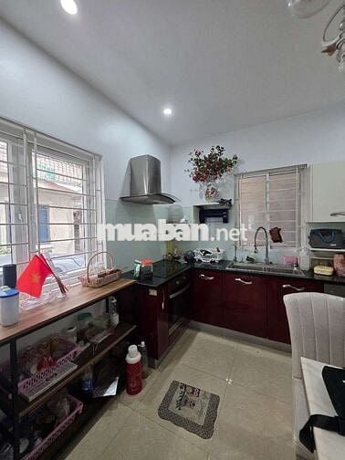 Nhà Đức Giang lô gấp ô tô 200 mét vuông 4 phòng ngủ