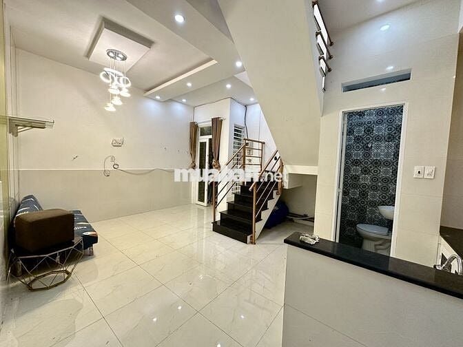 Nhà trệt lầu 3PN hẻm đường Nguyễn Thị Minh Khai chỉ 5,5 triệu
