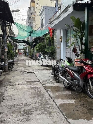 BÌNH TÂN ‘ SÁT Chợ BÀ HOM  ‘ 40 m 2 TẦNG ‘ 4 x 10 m giá 3.2 tỷ TL ‘ HẺ
