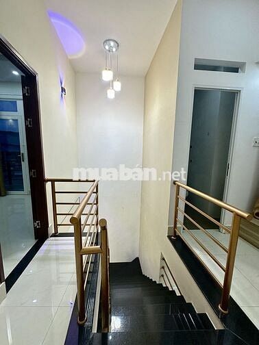 Nhà trệt lầu 3PN hẻm đường Nguyễn Thị Minh Khai chỉ 5,5 triệu