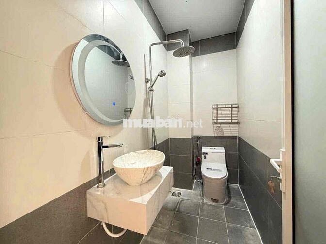 MẶT TIỀN NGUYỄN THỊ SÁU. NGAY TRƯỜNG CẤP 1..2..3