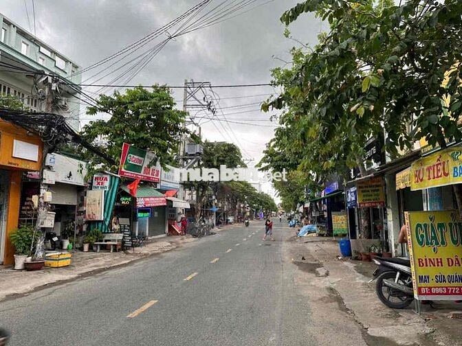 MẶT TIỀN NGUYỄN THỊ SÁU. NGAY TRƯỜNG CẤP 1..2..3
