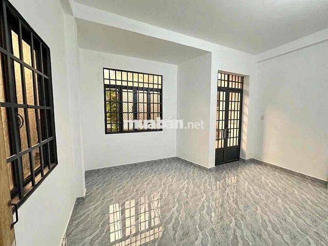 MẶT TIỀN NGUYỄN THỊ SÁU. NGAY TRƯỜNG CẤP 1..2..3