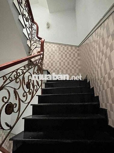 nhà 4x27m 4 tầng 5 phòng ngủ 6wc sân thượng, đuonhừ Liên Khu 4 5