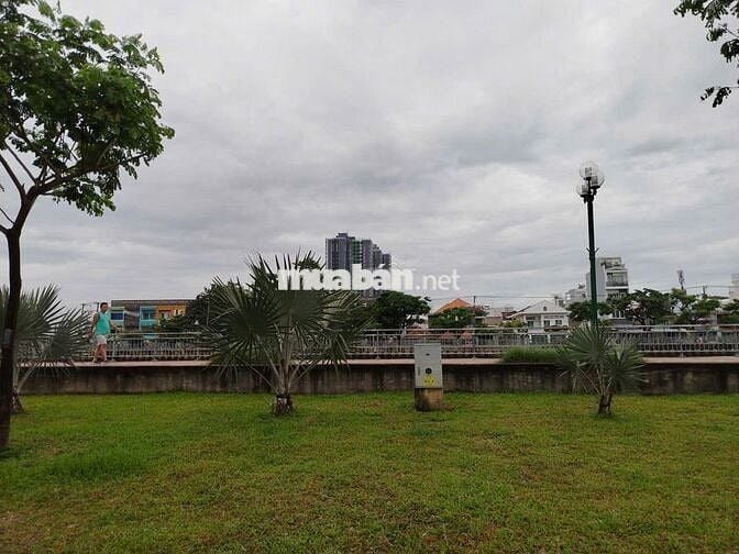 HẺM THÔNG - XE HƠI VÀO NHÀ - CÁCH CẦU CHÀ VÀ 5 PHÚT ĐI XE - 118M2