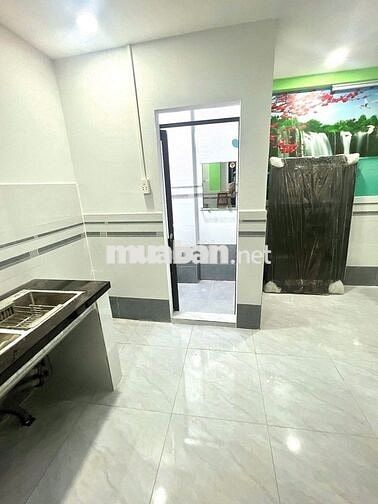 Bán nhà sổ chung 4m x 8m cạnh Ủy Ban Xuân Thới Thượng, Hóc Môn