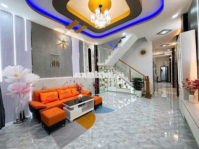 Bán nhà sổ hồng hoàn công. Hem xe hơi