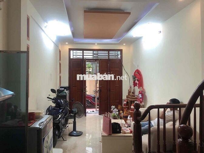 NHÀ DÂN XÂY PHỐ KIM ĐỒNG NGÕ RỘNG SẠCH SẼ, THẲNG TẮP, GẦN PHỐ