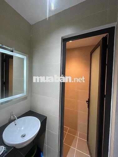 Phòng ban công full nội thất cho bạn nữ