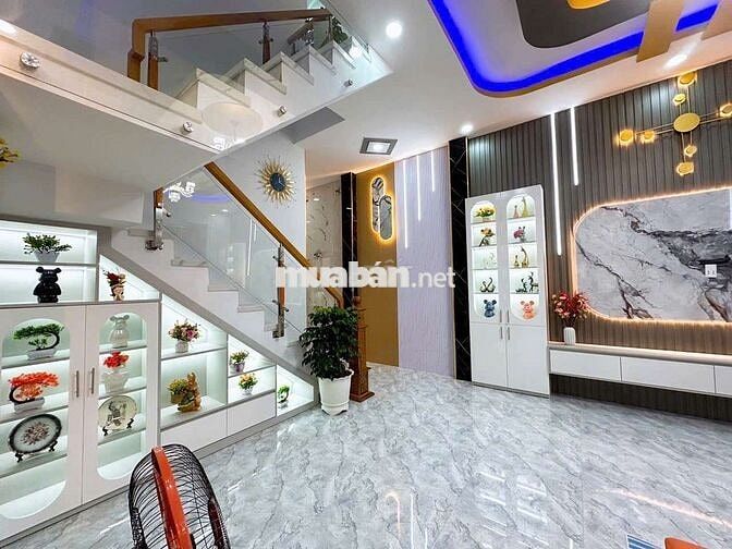 Bán nhà sổ hồng hoàn công. Hem xe hơi